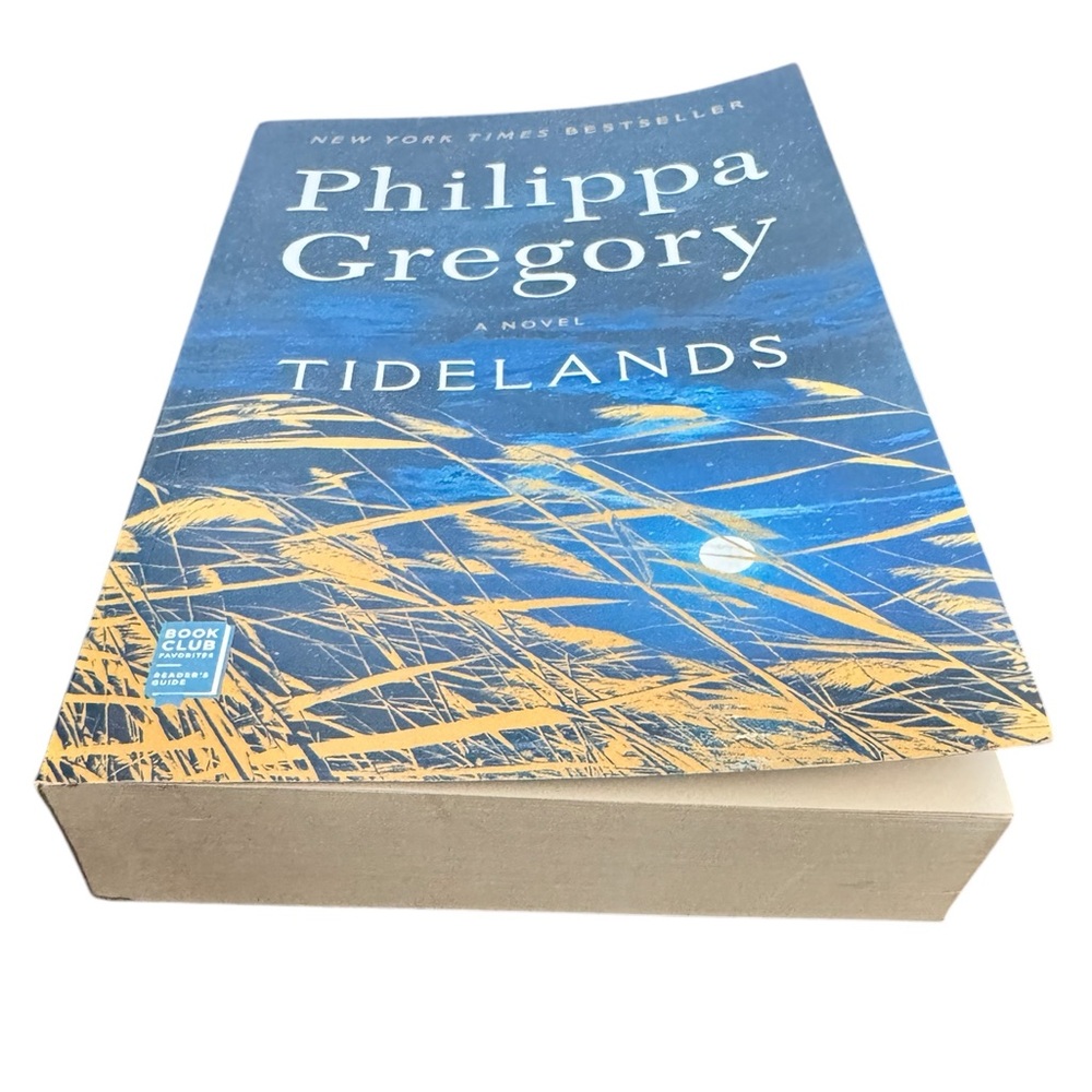 🔵 3/ $15 - Tidelands by Philippa Gregory in Paperback